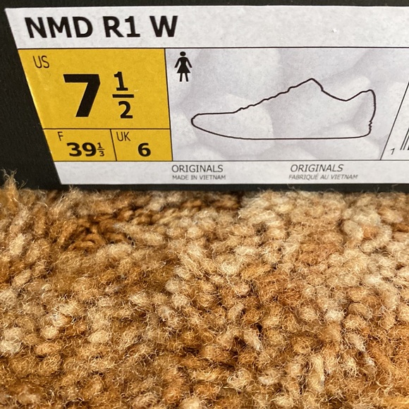 All white Adidas - Picture 7 of 7